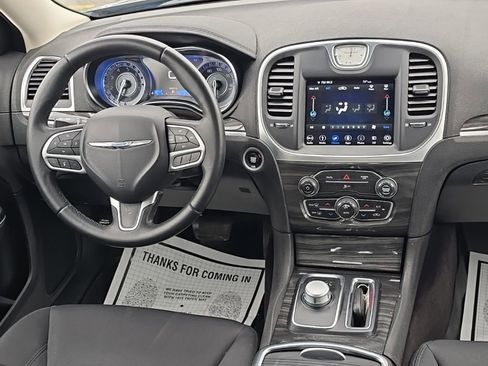 Certified 2018 Chrysler 300 Touring w/ Driver Convenience Group image 22
