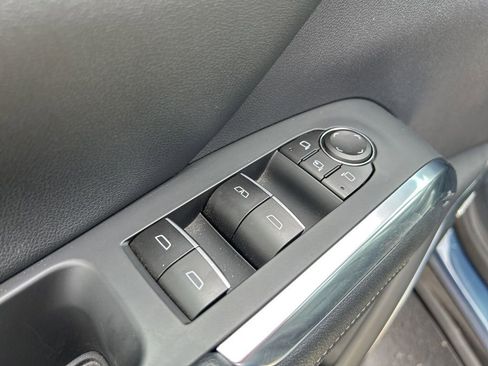 Used 2025 Chevrolet Traverse High Country FWD image 19