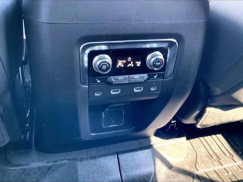 Used 2023 GMC Yukon XL AT4 AWD/4WD image 35
