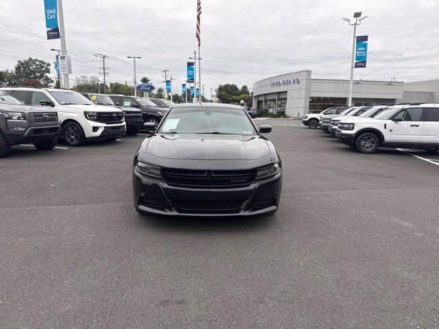 Used 2021 Dodge Charger SXT w/ Blacktop Package RWD image 2