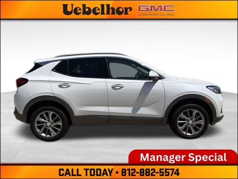 Used 2022 Buick Encore GX Essence w/ Experience Buick Package AWD/4WD image 3