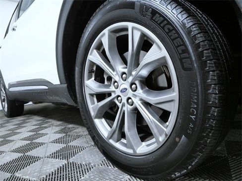 Certified 2022 Ford Explorer Limited w/ Equipment Group 301A image 2