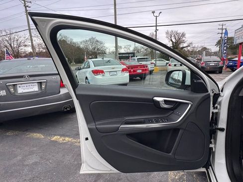Used 2012 Volvo S60 T5 w/ Multimedia Pkg FWD image 11