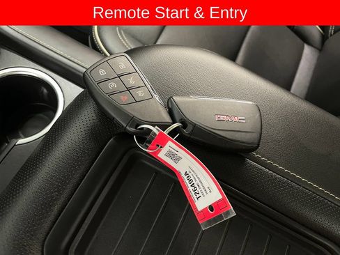 Certified 2023 GMC Yukon XL SLT w/ SLT Premium Package AWD/4WD image 9