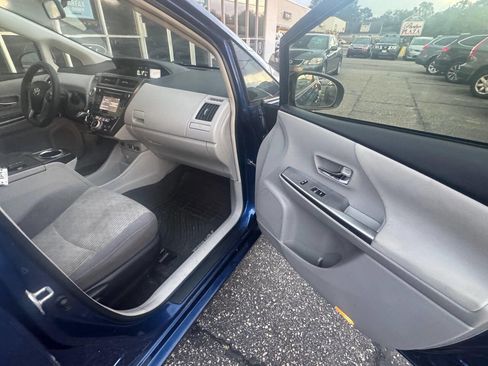 Used 2015 Toyota Prius V Five image 16