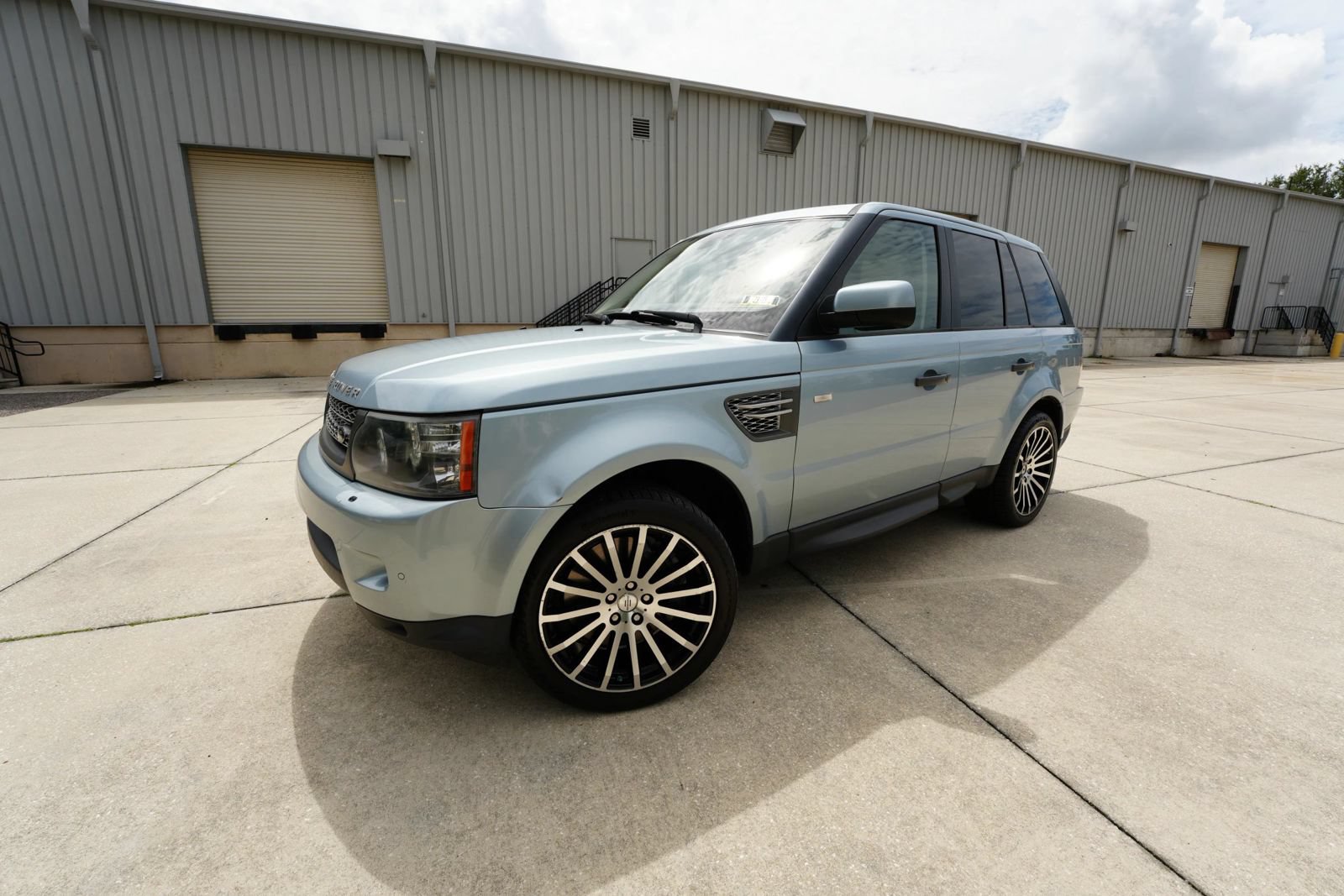 Used 2011 Land Rover Range Rover Sport Supercharged AWD/4WD image 4