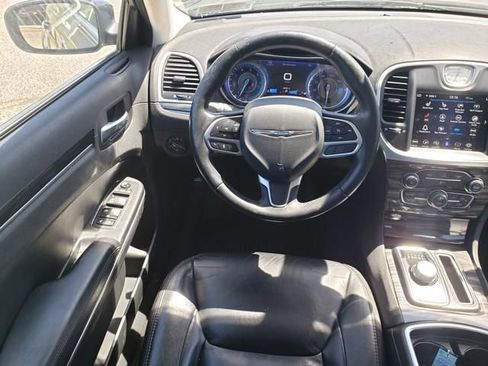 Used 2018 Chrysler 300 Touring L AWD/4WD image 17