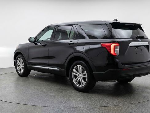 Used 2024 Ford Explorer XLT w/ Equipment Group 202A image 6