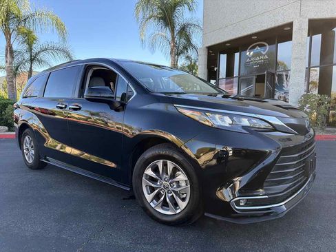 Used 2024 Toyota Sienna XLE FWD image 20