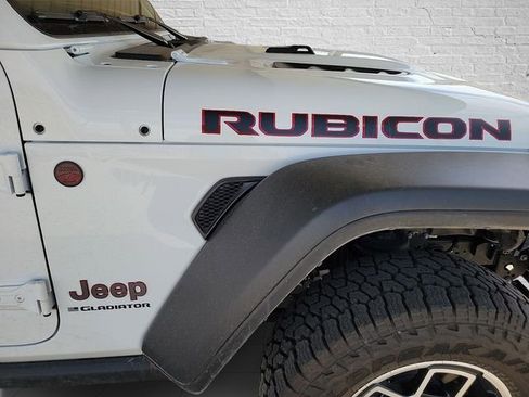 Used 2025 Jeep Gladiator Rubicon AWD/4WD image 4