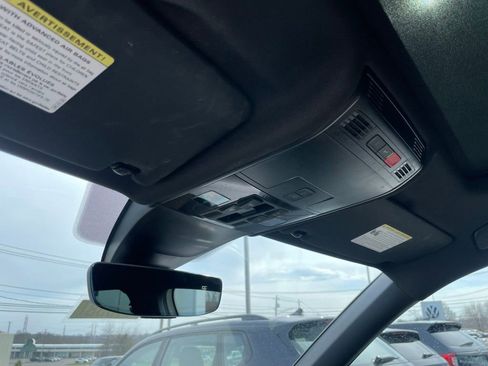 Used 2023 Volkswagen Tiguan SE R-Line image 25