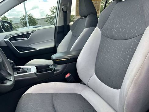 Used 2019 Toyota RAV4 XLE FWD image 23