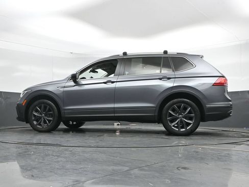 Used 2022 Volkswagen Tiguan SE AWD/4WD image 45