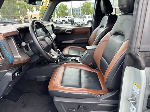 Used 2023 Ford Bronco Outer Banks w/ Sasquatch Package AWD/4WD image 9