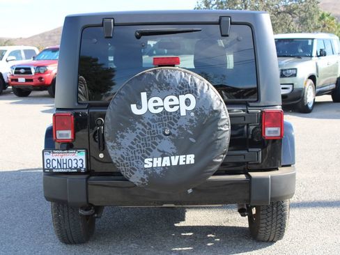 Used 2018 Jeep Wrangler Sahara w/ Connectivity Group AWD/4WD image 5