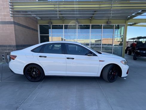 Used 2024 Volkswagen Jetta GLI 40th Anniversary Edition image 6