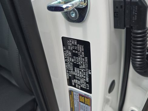 New 2026 Kia Niro EX FWD image 32