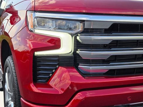 Used 2024 Chevrolet Silverado 1500 High Country w/ High Country Premium Package AWD/4WD image 2