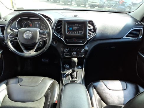 Used 2019 Jeep Cherokee Latitude Plus w/ Cold Weather Group AWD/4WD image 7