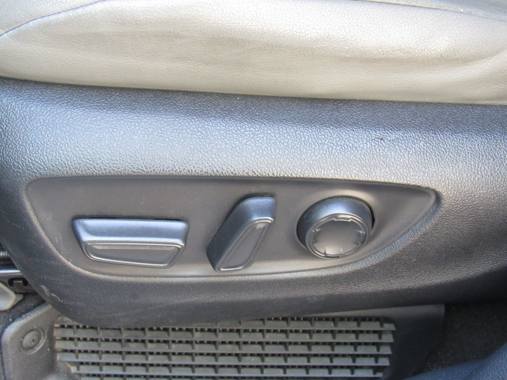 Certified 2025 Toyota Sienna XLE FWD image 13