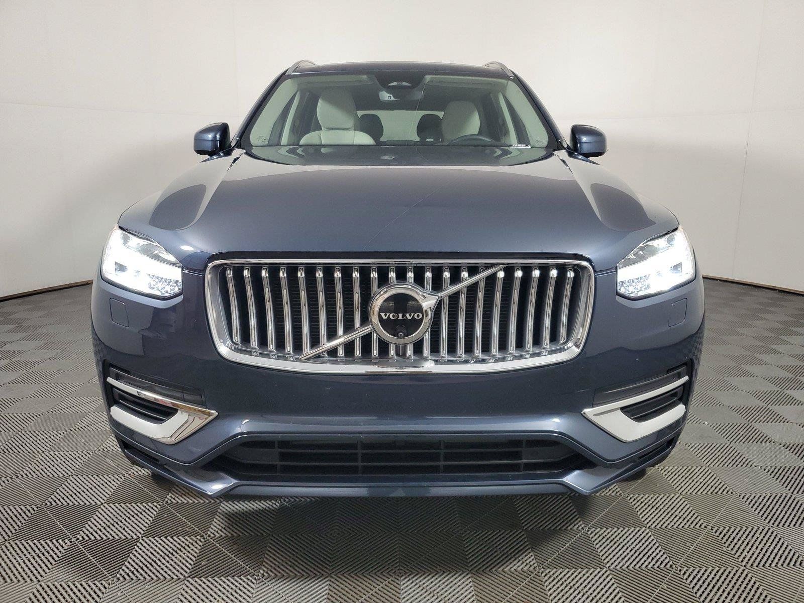 Certified 2024 Volvo XC90 T8 Plus AWD/4WD image 2
