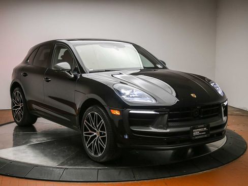 Certified 2024 Porsche Macan Turbo AWD/4WD image 3
