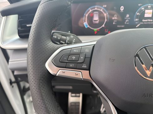 New 2026 Volkswagen Tiguan SE R-Line AWD/4WD image 13