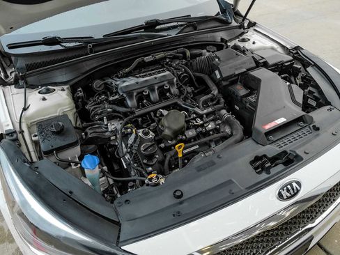 Used 2019 Kia Cadenza Premium image 54