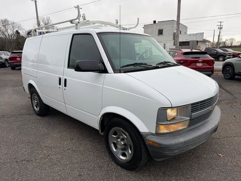 Used 2005 Chevrolet Astro w/ Convenience Package image 3