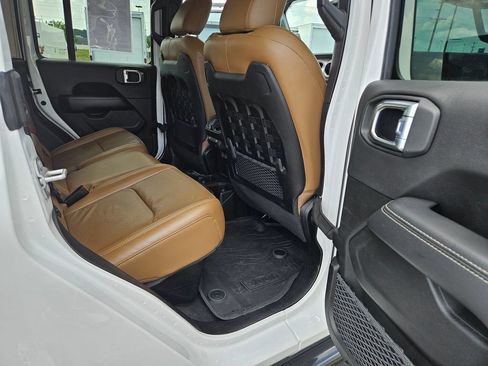 Used 2022 Jeep Gladiator Rubicon w/ Dual Top Group AWD/4WD image 23