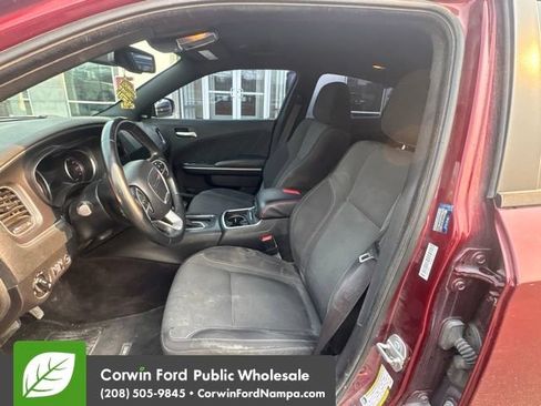 Used 2017 Dodge Charger SXT RWD image 9