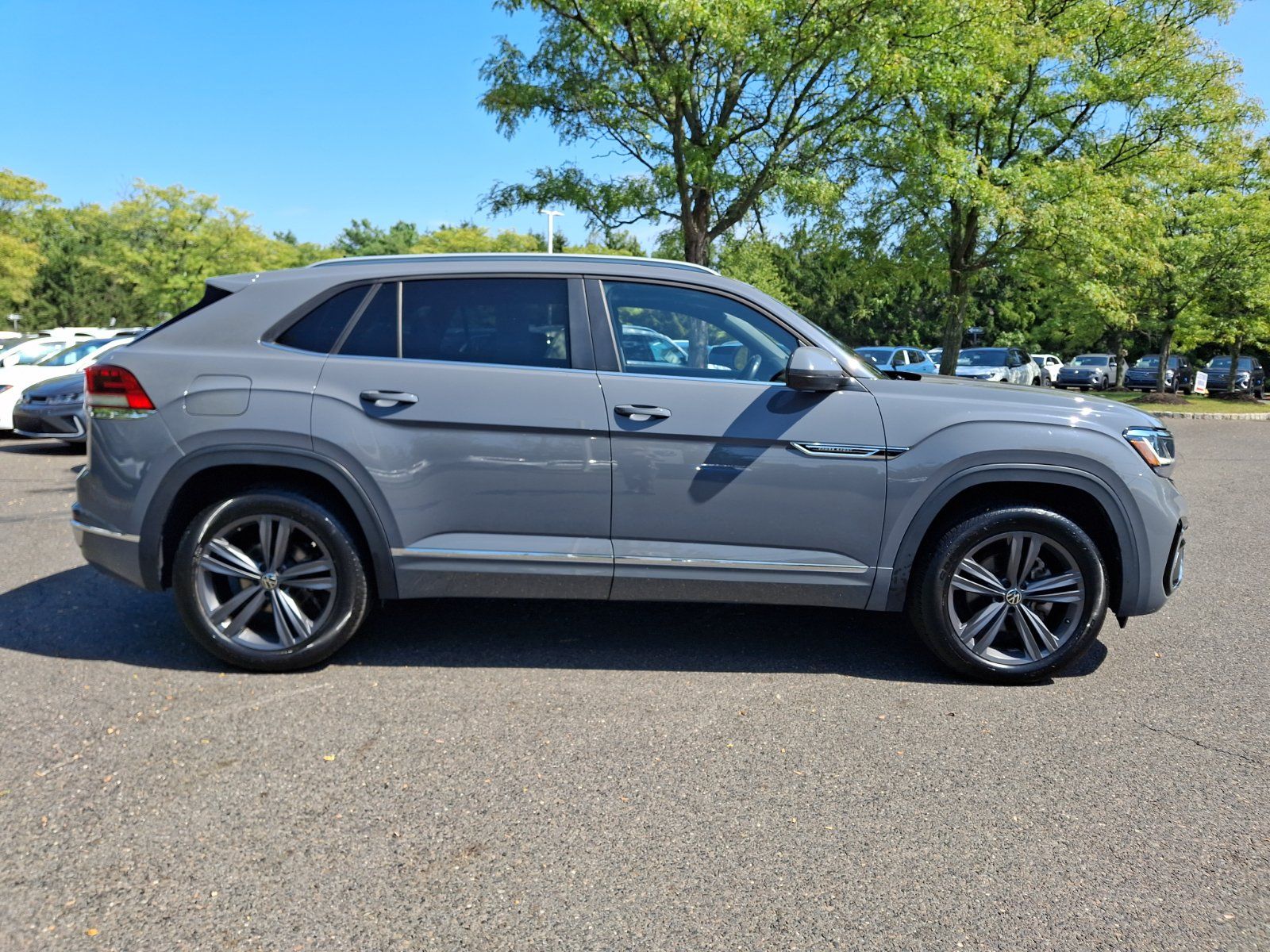 Used 2021 Volkswagen Atlas Cross Sport SE w/ Panoramic Sunroof Package FWD image 7