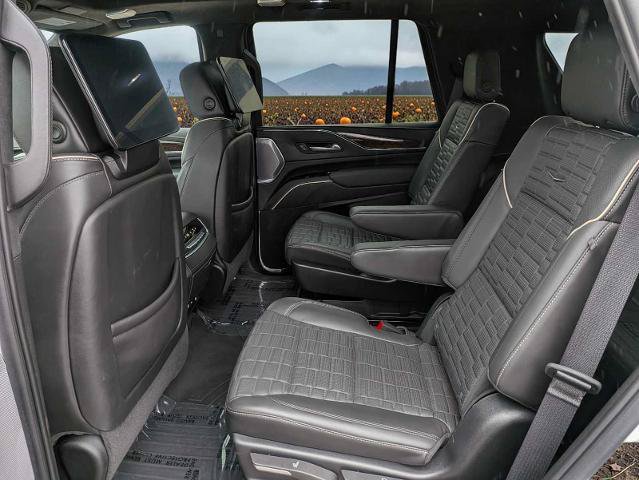 Used 2023 Cadillac Escalade Premium Luxury Platinum w/ LPO, Radiant Package AWD/4WD image 18