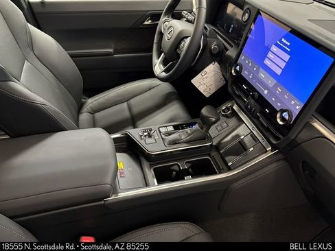 Used 2026 Lexus GX 550 w/ Cold Area Package AWD/4WD image 32