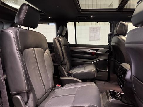 Used 2023 Jeep Wagoneer Series II w/ Convenience Group I AWD/4WD image 22