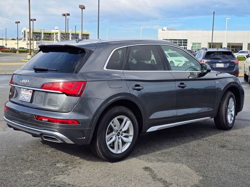 Used 2023 Audi Q5 2.0T Premium w/ Convenience Package image 4