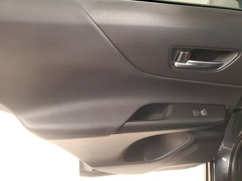 Used 2023 Toyota Venza LE image 14