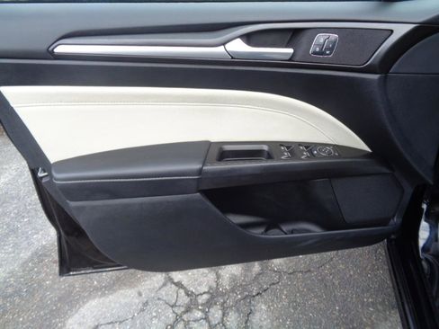 Used 2017 Ford Fusion Titanium image 21