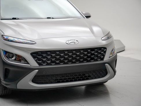 Used 2023 Hyundai Kona SEL image 12