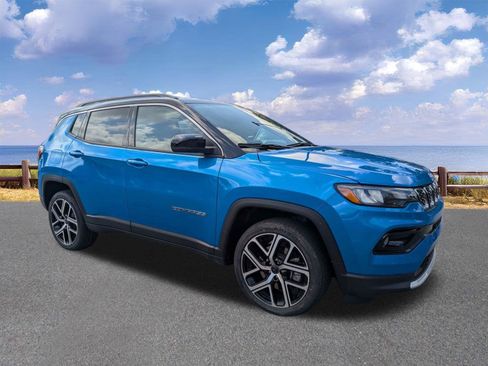 Certified 2025 Jeep Compass Limited AWD/4WD image 10
