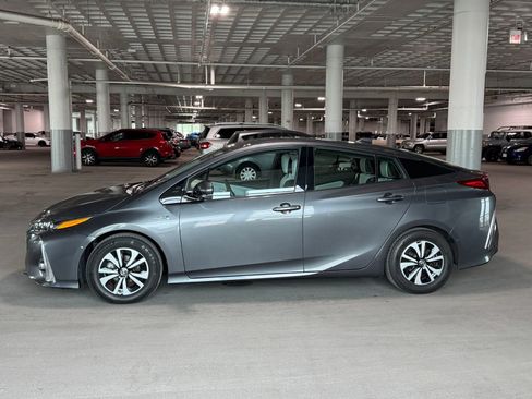 Used 2017 Toyota Prius Prime Advanced FWD image 7