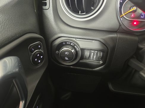 Certified 2021 Jeep Gladiator Sport image 30