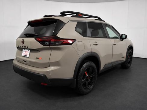 Used 2025 Nissan Rogue SV AWD/4WD image 4