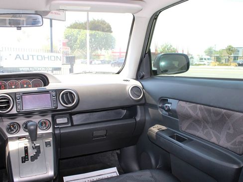 Used 2014 Scion xB FWD image 21