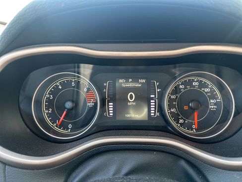 Used 2017 Jeep Cherokee Latitude w/ Cold Weather Group image 16