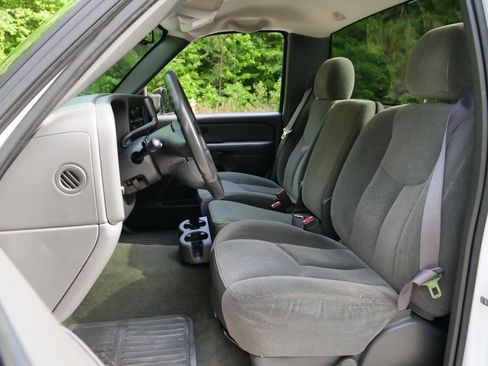 Used 2004 Chevrolet Silverado 2500 LS RWD image 3