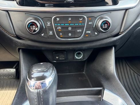 Used 2020 Chevrolet Traverse RS AWD/4WD image 28