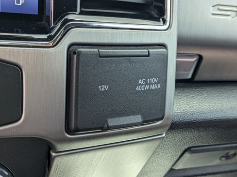 Used 2022 Ford F450 Platinum w/ FX4 Off-Road Package AWD/4WD image 32