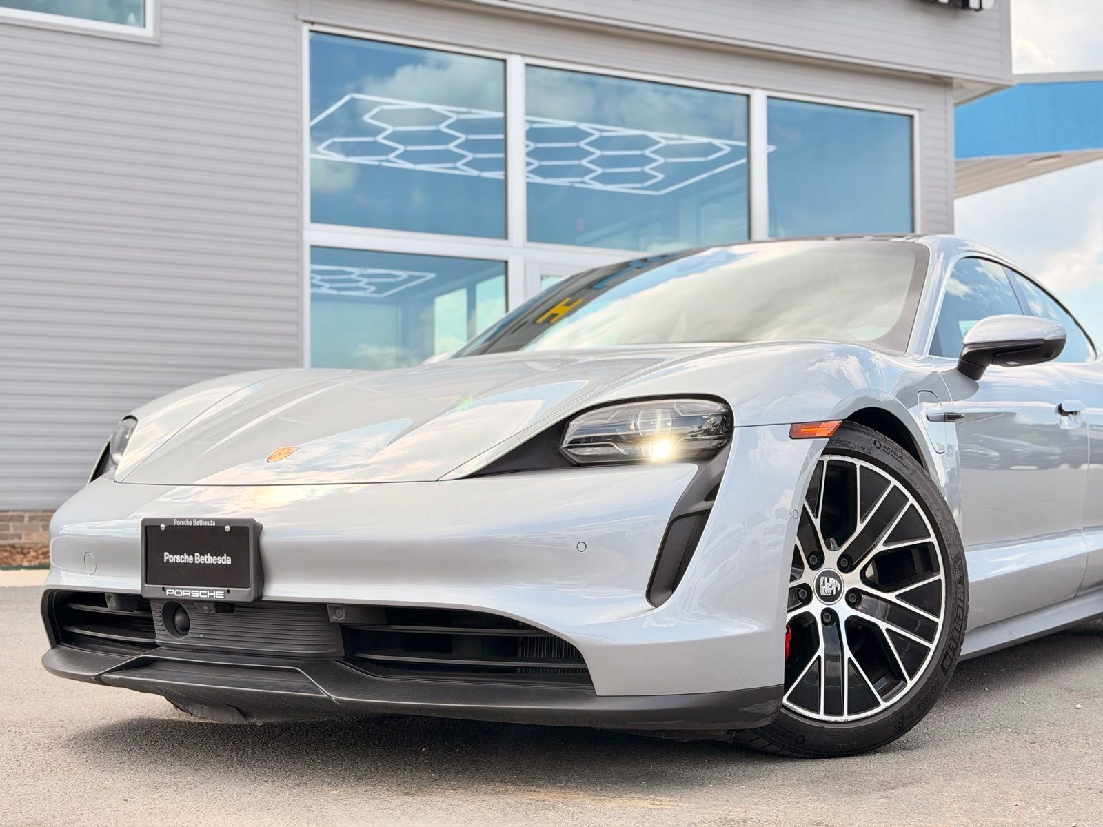 Used 2020 Porsche Taycan 4S w/ Premium Package AWD/4WD image 4