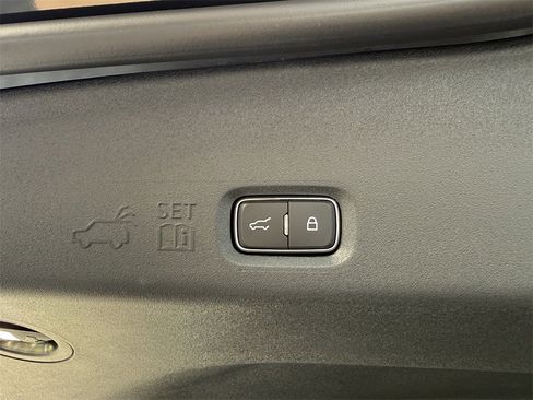 New 2025 Ford Expedition Active image 38